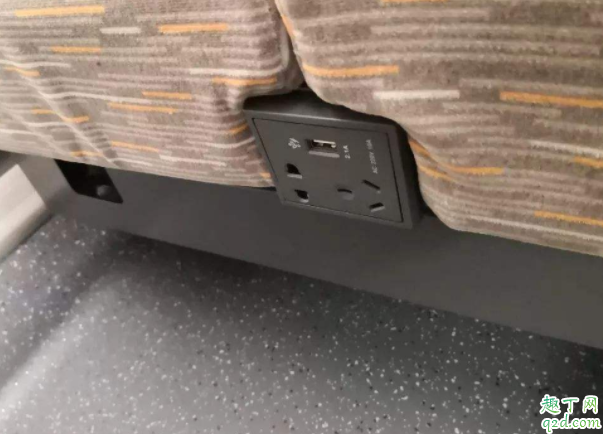 高鐵有充電插座嗎 高鐵動(dòng)車充電位置在哪4
