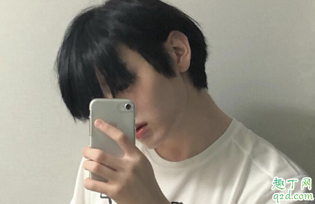 為什么男生接吻喜歡咬耳朵 男朋友咬耳朵要怎么回應(yīng)2