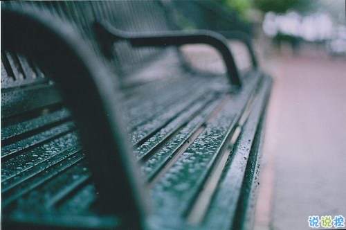 一個人感到孤獨絕望的說說帶圖片 黑夜難以入眠的悲情說說2