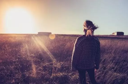 愛(ài)情傷感的句子看了都想流眼淚 句句說(shuō)到心坎1