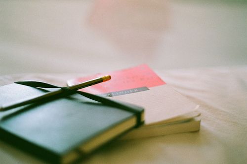 超傷感的00后難過心痛說說帶圖片 樹深時(shí)霧起海深時(shí)浪涌14