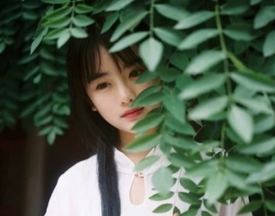 唯美古風(fēng)句子配圖片：有些人，一旦遇見(jiàn)，便一眼萬(wàn)年