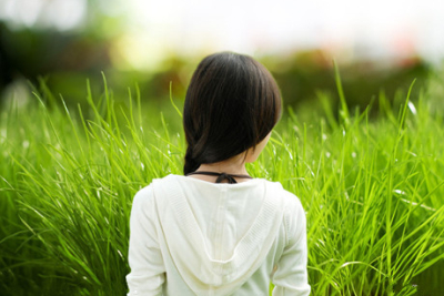 女生傷感說(shuō)說(shuō)加圖片：你離開(kāi)以后，我活成了你的樣子