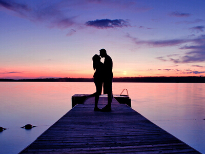 情侶說說帶圖片：碧海藍(lán)天白婚紗，還有我獨(dú)愛的他