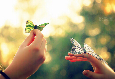 小清新說說帶圖片：如果他總為別人撐傘 ，你又何苦非為他等在雨