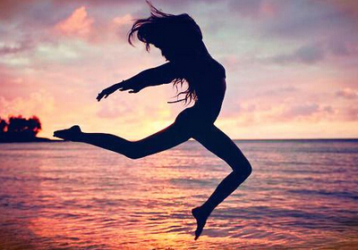 勵(lì)志說說配圖片：你現(xiàn)在的態(tài)度，決定十年后的你是人物還是廢物