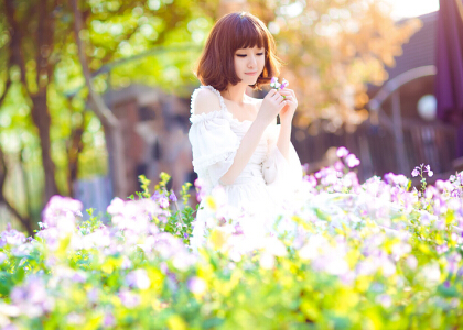 QQ逗比說(shuō)說(shuō)帶圖片：誰(shuí)特么告訴我諾基亞能砸核桃，現(xiàn)在黑屏了