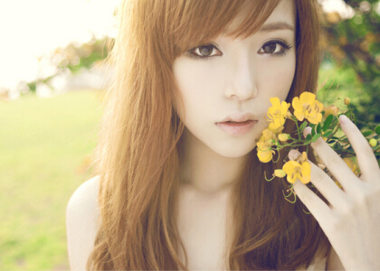 情感說說帶圖片：愛你的人不一定會等你，但等你的人一定很愛你