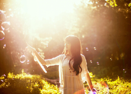 正能量文字帶圖：別輕易松開你的夢想，總有一天它會在你手里發(fā)光