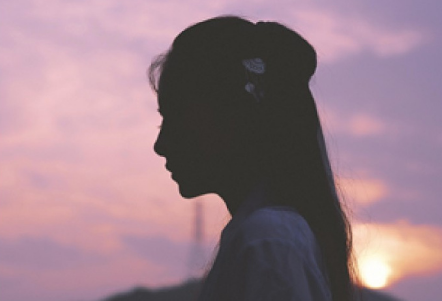 能讓人瞬間就哭的句子帶圖片2018 堅(jiān)強(qiáng)到令人心疼的短句配圖1