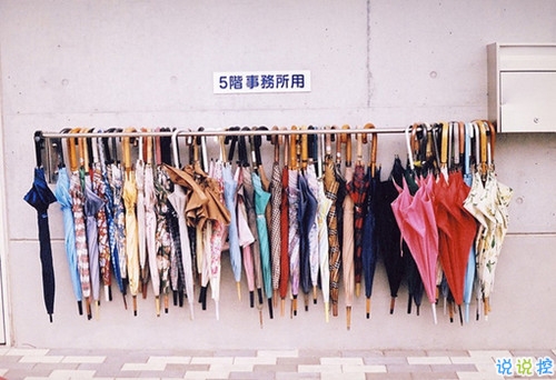 回憶總想哭的傷感說說帶圖片 學著忘記你釋懷一切的傷感說說4