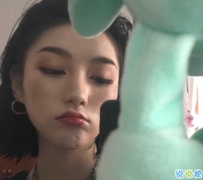 唯美好聽(tīng)適合女生的說(shuō)說(shuō)帶圖片 寧愿像個(gè)孩子不肯看太多事8