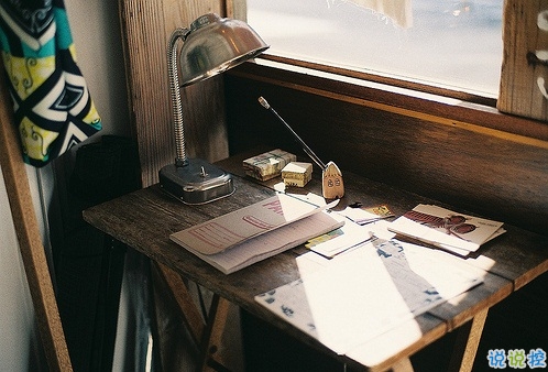 心疼一個人的愛情說說帶圖片 愛情總是讓人哭泣感到難過7