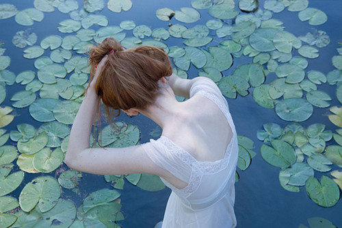 提到愛情有時(shí)會(huì)心痛心碎的傷感說說帶圖片4