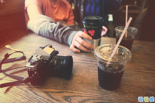 有時(shí)幸福又難過傷感的說說帶圖 暗戀是一個(gè)人的兵荒馬亂6