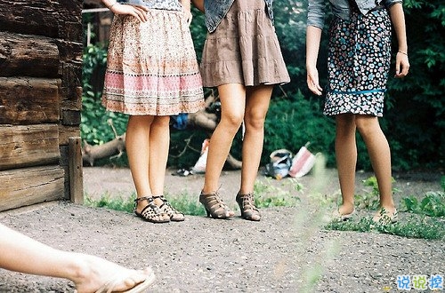 關于感情中的愛恨情仇的傷感句子帶圖片 其實你并沒有那么堅強5