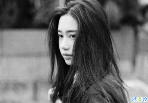 傷感說說配圖黑白心情短語 再大大咧咧的人也會覺得難過3