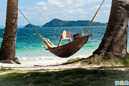 分手后泣不成聲的難過悲傷說說帶圖片 有的人陪你一半就走了說說4