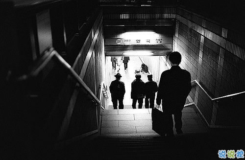 哪里會(huì)有人喜歡孤獨(dú)，不過是不喜歡失望罷了8