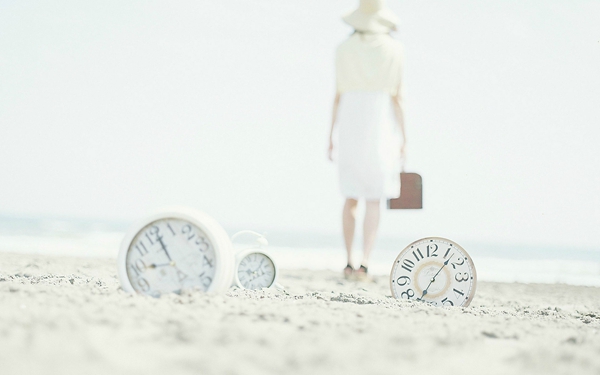 關(guān)于人生的很現(xiàn)實(shí)的哲理說(shuō)說(shuō)帶圖片 時(shí)間奪去了我們輕狂的眼神卻給了我們嘴角上揚(yáng)的資本11