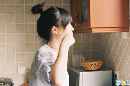 關于感情中的愛恨情仇的傷感句子帶圖片 其實你并沒有那么堅強3