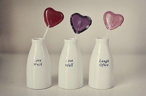 一個人感到孤獨寂寞時發(fā)的說說帶圖片 一個人只要學(xué)會了回憶就再不會孤獨11