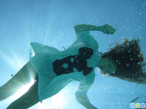 痛到心碎的傷感說說配圖 生活很現(xiàn)實(shí)的傷感說說4