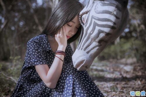 關于愛情中甜蜜和欣喜的說說帶圖片 承蒙你出現(xiàn)夠我喜歡好多年2