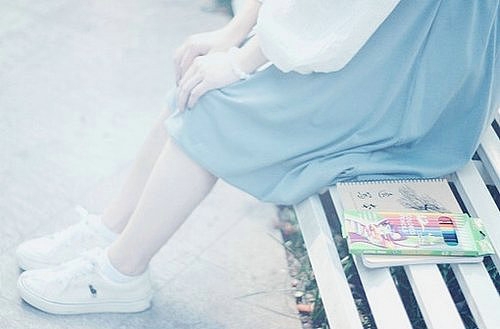 關于夏天的唯美文藝說說帶圖片 夏有彤云蔚然成風1