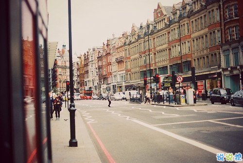 女生傷感說(shuō)說(shuō)帶圖片心情低落 越想越心痛的難過(guò)說(shuō)說(shuō)大全6