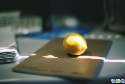 一個(gè)人獨(dú)處時(shí)候的孤獨(dú)是什么感覺(jué)呢？2