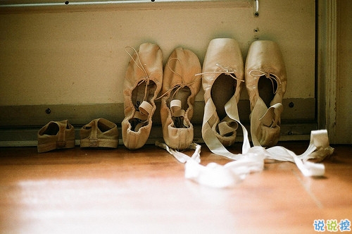 回憶總想哭的傷感說說帶圖片 學著忘記你釋懷一切的傷感說說10