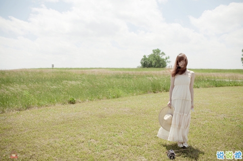 有時(shí)幸福又難過傷感的說說帶圖 暗戀是一個(gè)人的兵荒馬亂15