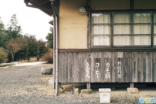 心疼一個人的愛情說說帶圖片 愛情總是讓人哭泣感到難過3