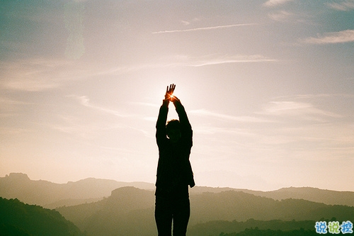 文字控最愛(ài)唯美詩(shī)意的圖片句子 所有的記憶都是潮濕的15