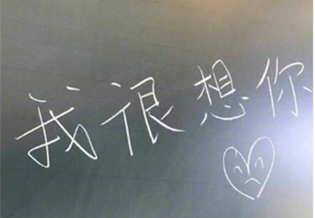 愛情治愈系文字說說加配圖2018最新版 人潮擁擠你自然而然的牽起我的手14