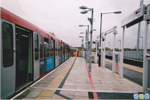 很有哲理的英文個(gè)性說(shuō)說(shuō)帶翻譯 有道理的精辟英文說(shuō)說(shuō)1