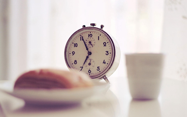 關(guān)于人生的很現(xiàn)實(shí)的哲理說(shuō)說(shuō)帶圖片 時(shí)間奪去了我們輕狂的眼神卻給了我們嘴角上揚(yáng)的資本7