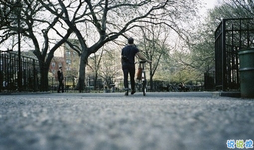 簡(jiǎn)單而又唯美有哲理的英文說說帶圖片 你醒在別人的夢(mèng)里3