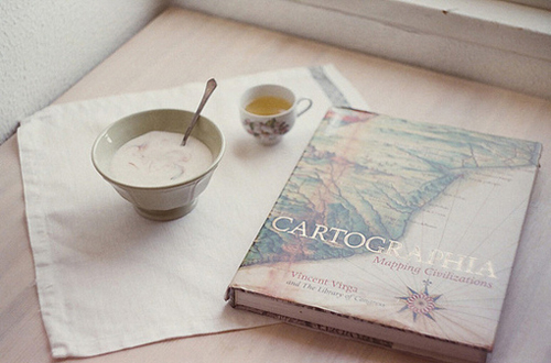 關(guān)于現(xiàn)實生活人生的哲理說說帶圖片 一個人活著應(yīng)該永遠要把目光投向遠方4