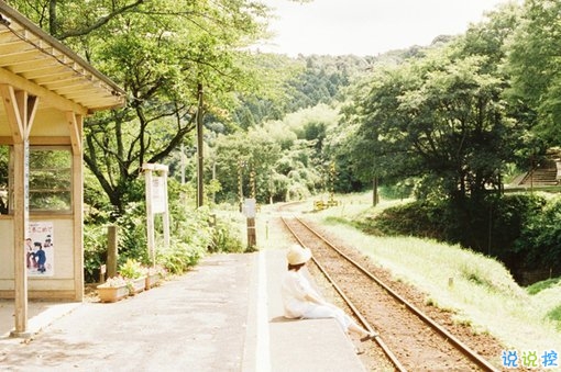 女生傷感說(shuō)說(shuō)帶圖片心情低落 越想越心痛的難過(guò)說(shuō)說(shuō)大全10