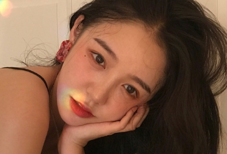 愛情治愈系文字說說加配圖2018最新版 人潮擁擠你自然而然的牽起我的手10