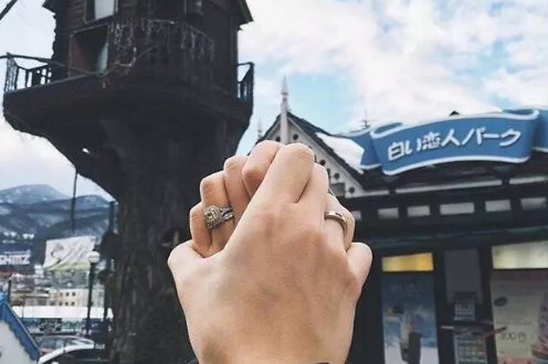 張愛(ài)玲經(jīng)典語(yǔ)錄愛(ài)情一句話打動(dòng)人心 張愛(ài)玲愛(ài)情觀的句子經(jīng)典語(yǔ)錄2