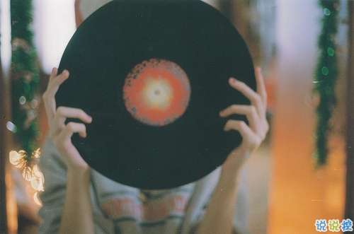 突然一瞬間悲傷難過的傷感說說帶圖片 抖音上很火的觸動(dòng)人心的傷感說說9