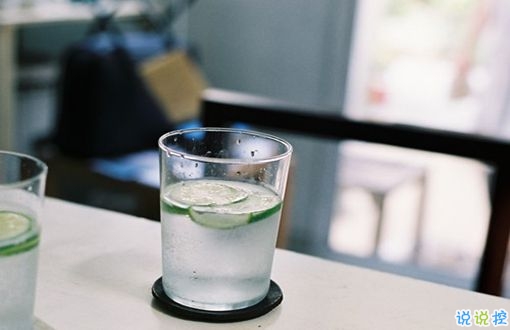 一個(gè)人獨(dú)處時(shí)候的孤獨(dú)是什么感覺(jué)呢？4