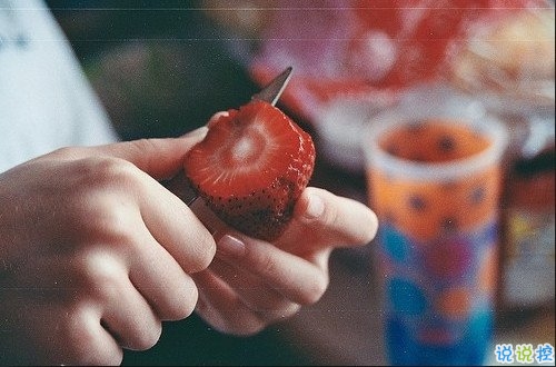 關于感情中的愛恨情仇的傷感句子帶圖片 其實你并沒有那么堅強2