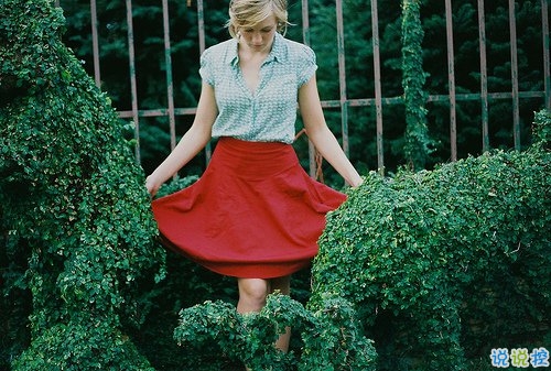 在你傷感難過時一下子戳中你內(nèi)心的圖片句子 時光怎么讓愛笑的人哭了15