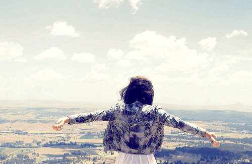 關(guān)于青春人生成長的經(jīng)典哲理說說帶圖片 生活不只眼前的茍且還有詩和遠(yuǎn)方的田野6