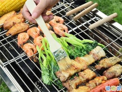 戶外燒烤的開(kāi)心說(shuō)說(shuō)帶圖片 周末一群人燒烤的心情說(shuō)說(shuō)4