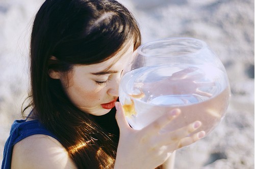 提到愛情有時(shí)會(huì)心痛心碎的傷感說說帶圖片10